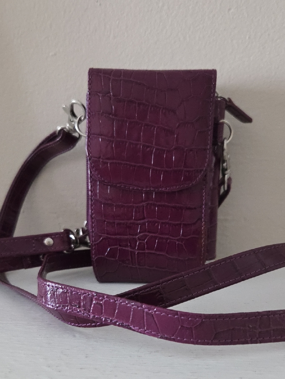 WalletBe Women's Croc-Embossed Purple Crossbody/Wristlit Bag